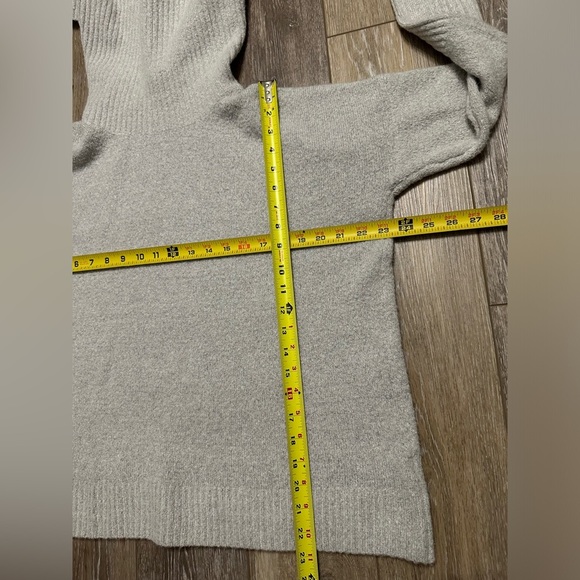 🛍️ French Connection Cozy Extra long Cowl-neck sweater size medium silver gray - Picture 7 of 9